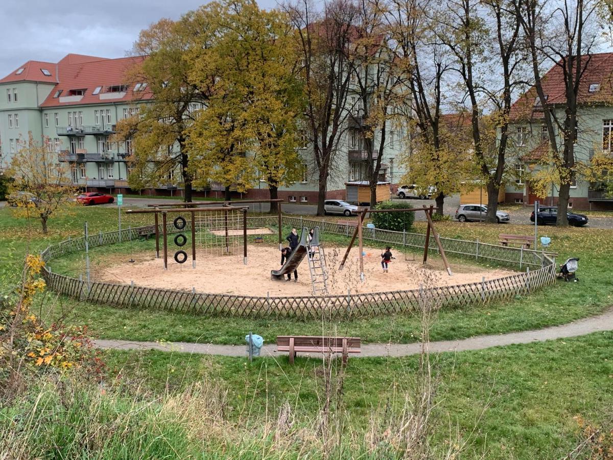 Ruhig - Privatparkplatz - Barrierearm Quiet - Private Car Park - Low Barrier Magdeburgo Esterno foto
