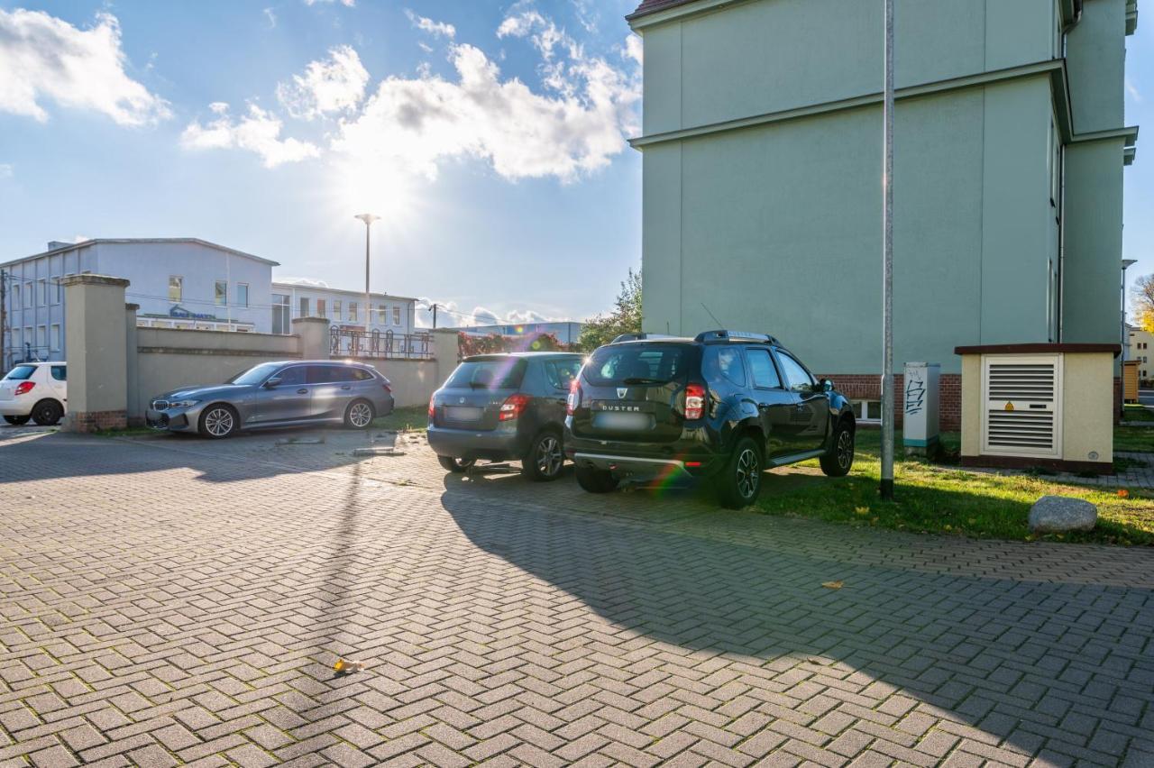Ruhig - Privatparkplatz - Barrierearm Quiet - Private Car Park - Low Barrier Magdeburgo Esterno foto